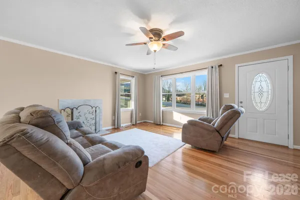 $1,900 | 313 Arrowood Street Southeast, Lenoir, NC 28645