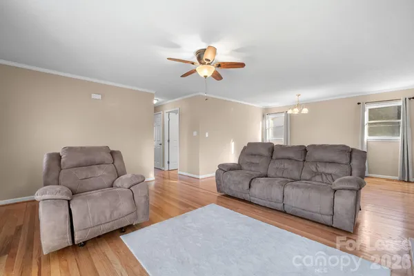 $1,900 | 313 Arrowood Street Southeast, Lenoir, NC 28645