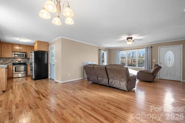 $1,900 | 313 Arrowood Street Southeast, Lenoir, NC 28645