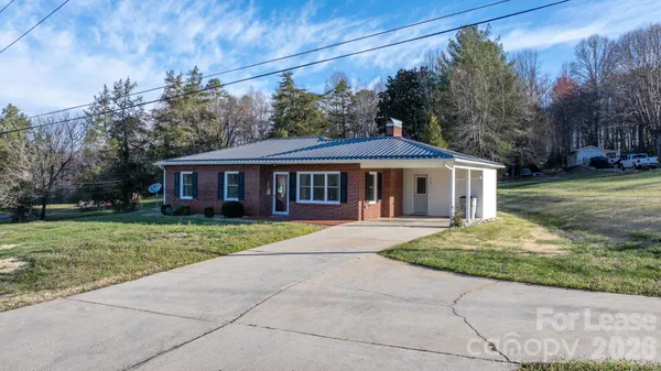 $1,900 | 313 Arrowood Street Southeast, Lenoir, NC 28645