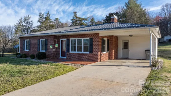 $1,900 | 313 Arrowood Street Southeast, Lenoir, NC 28645