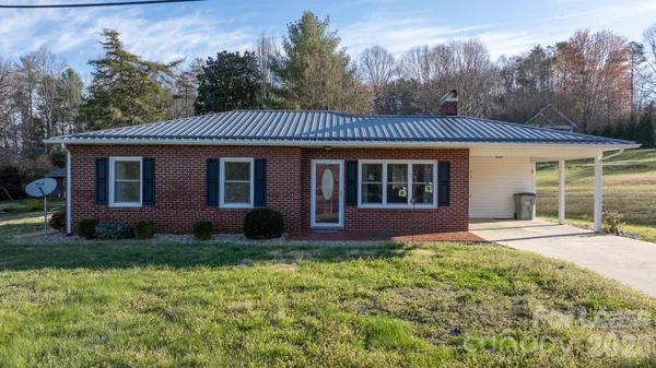 $1,900 | 313 Arrowood Street Southeast, Lenoir, NC 28645