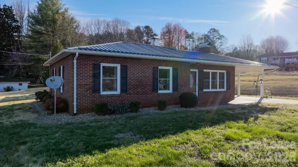 $1,900 | 313 Arrowood Street Southeast, Lenoir, NC 28645