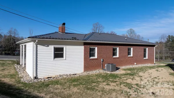 $1,900 | 313 Arrowood Street Southeast, Lenoir, NC 28645