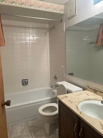 $75,000 | 300 Park Avenue, Unit 437, Calumet City, IL 60409