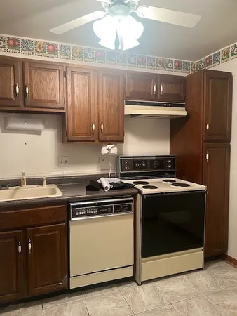 $75,000 | 300 Park Avenue, Unit 437, Calumet City, IL 60409