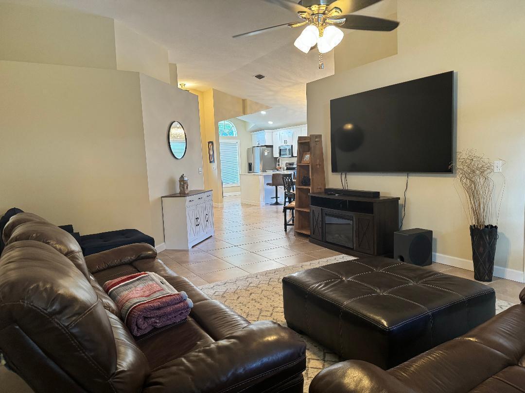 6270 Hollywood Street Jupiter, FL 33458 - Photo 5 of 21 Family Room