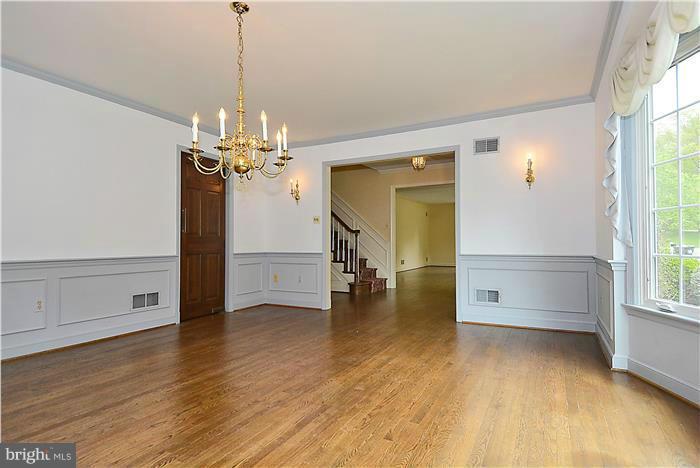 9821 Spring Ridge Lane Vienna, VA 22182 - Photo 13 of 30 Dining Room