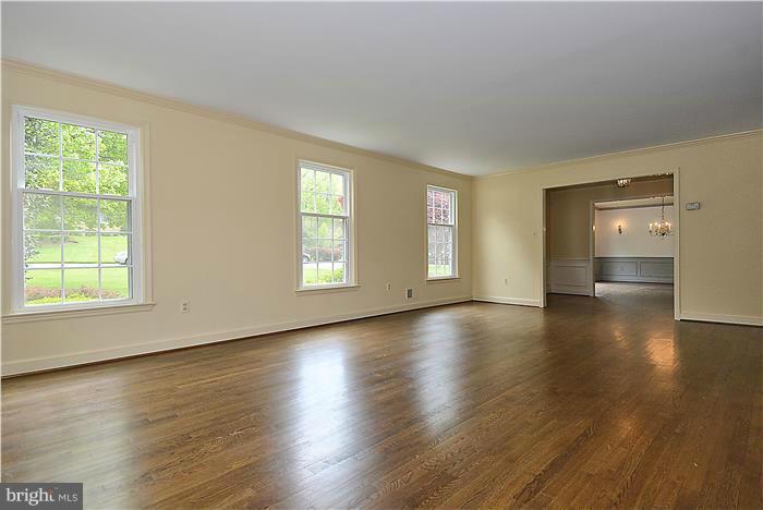 9821 Spring Ridge Lane Vienna, VA 22182 - Photo 18 of 30 Living Room