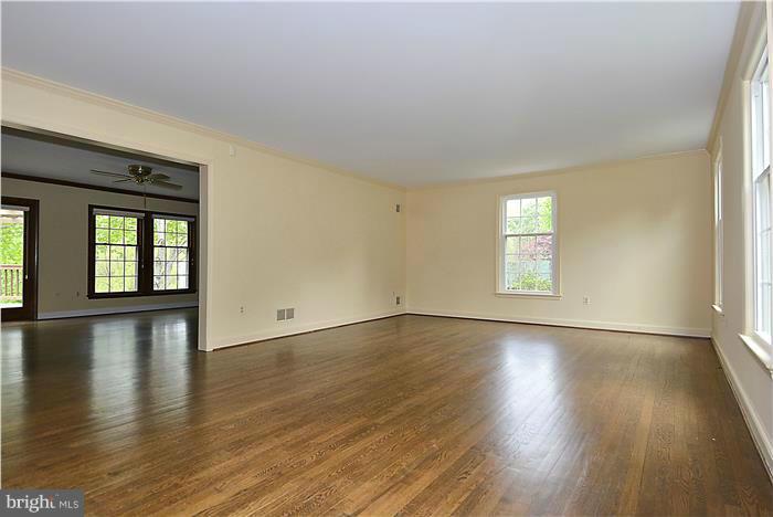 9821 Spring Ridge Lane Vienna, VA 22182 - Photo 19 of 30 Living Room