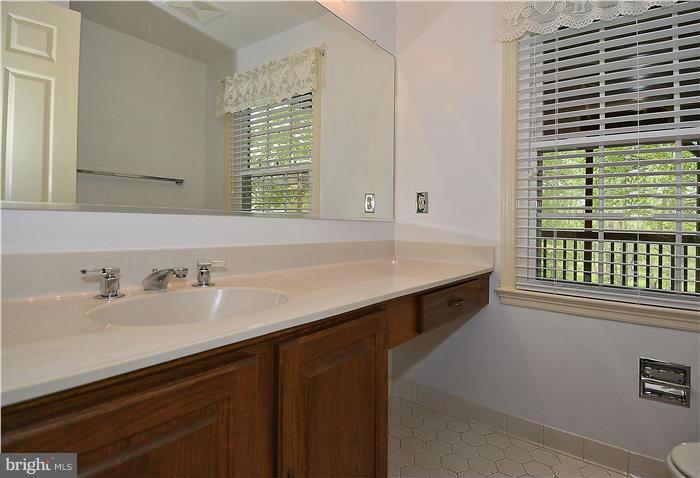 9821 Spring Ridge Lane Vienna, VA 22182 - Photo 20 of 30 Bath