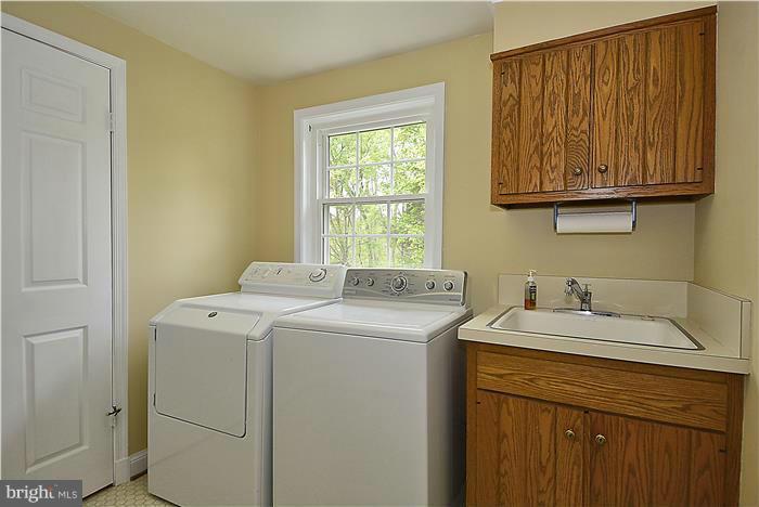 9821 Spring Ridge Lane Vienna, VA 22182 - Photo 21 of 30 Interior (General)