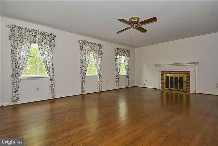 9821 Spring Ridge Lane Vienna, VA 22182 - Photo 24 of 30 Bedroom (Master)