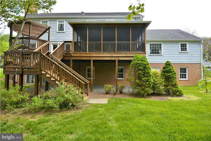 9821 Spring Ridge Lane Vienna, VA 22182 - Photo 4 of 30 Exterior (Rear)
