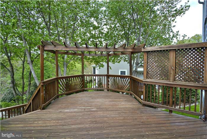 9821 Spring Ridge Lane Vienna, VA 22182 - Photo 7 of 30 Exterior (General)