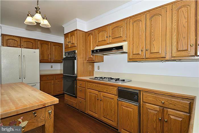 9821 Spring Ridge Lane Vienna, VA 22182 - Photo 10 of 30 Kitchen