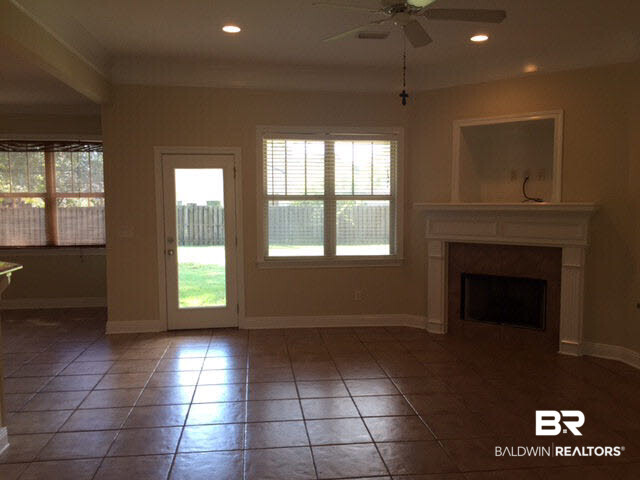 103 Petz Avenue Fairhope, AL 36532 - Photo 3 of 20 Gas Fireplace