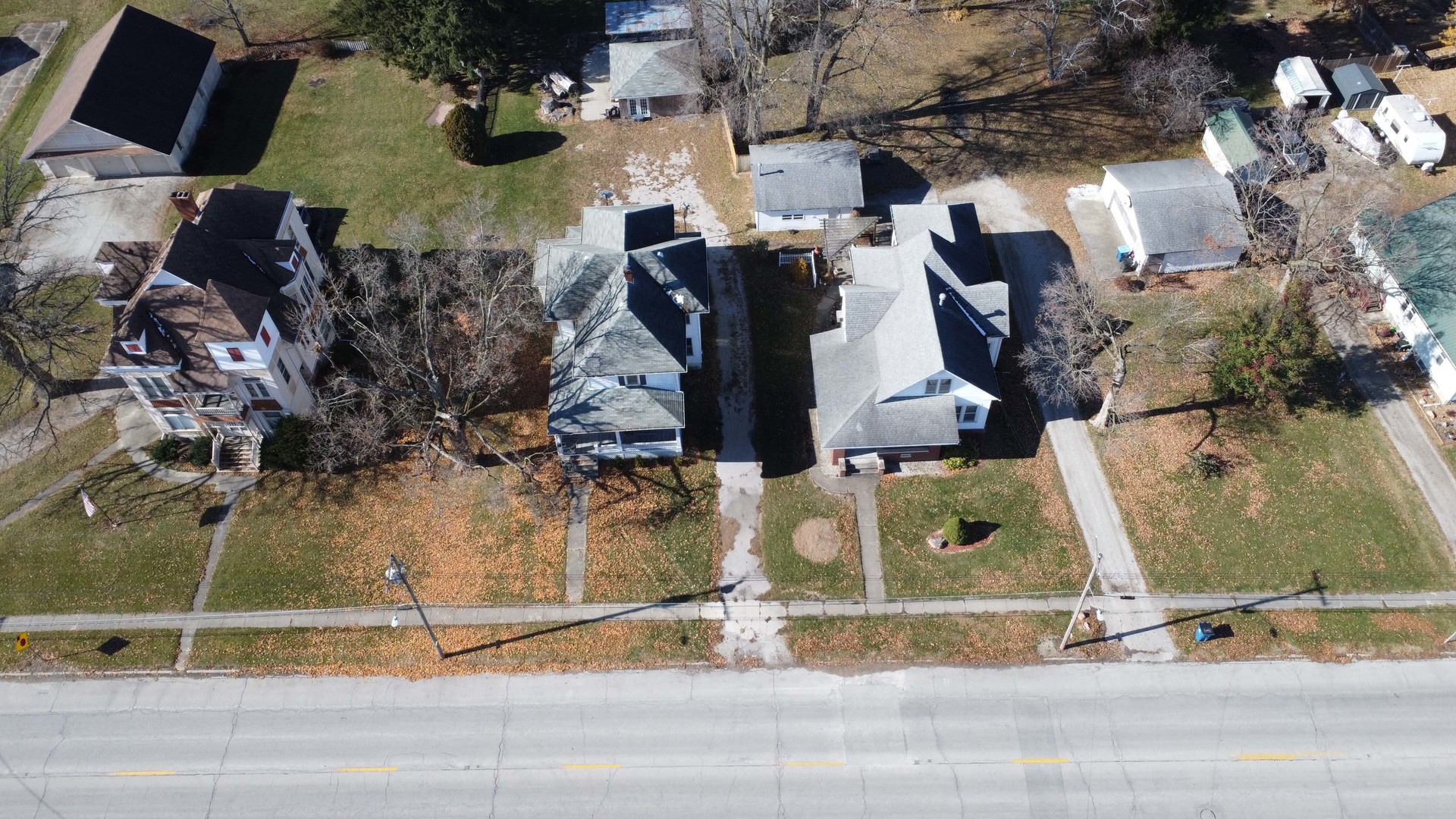 204 North Chicago Street Milford, IL 60953 - Photo 14 of 48 an aerial view of a house with a yard