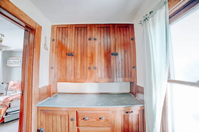 a view of entryway with kitchen