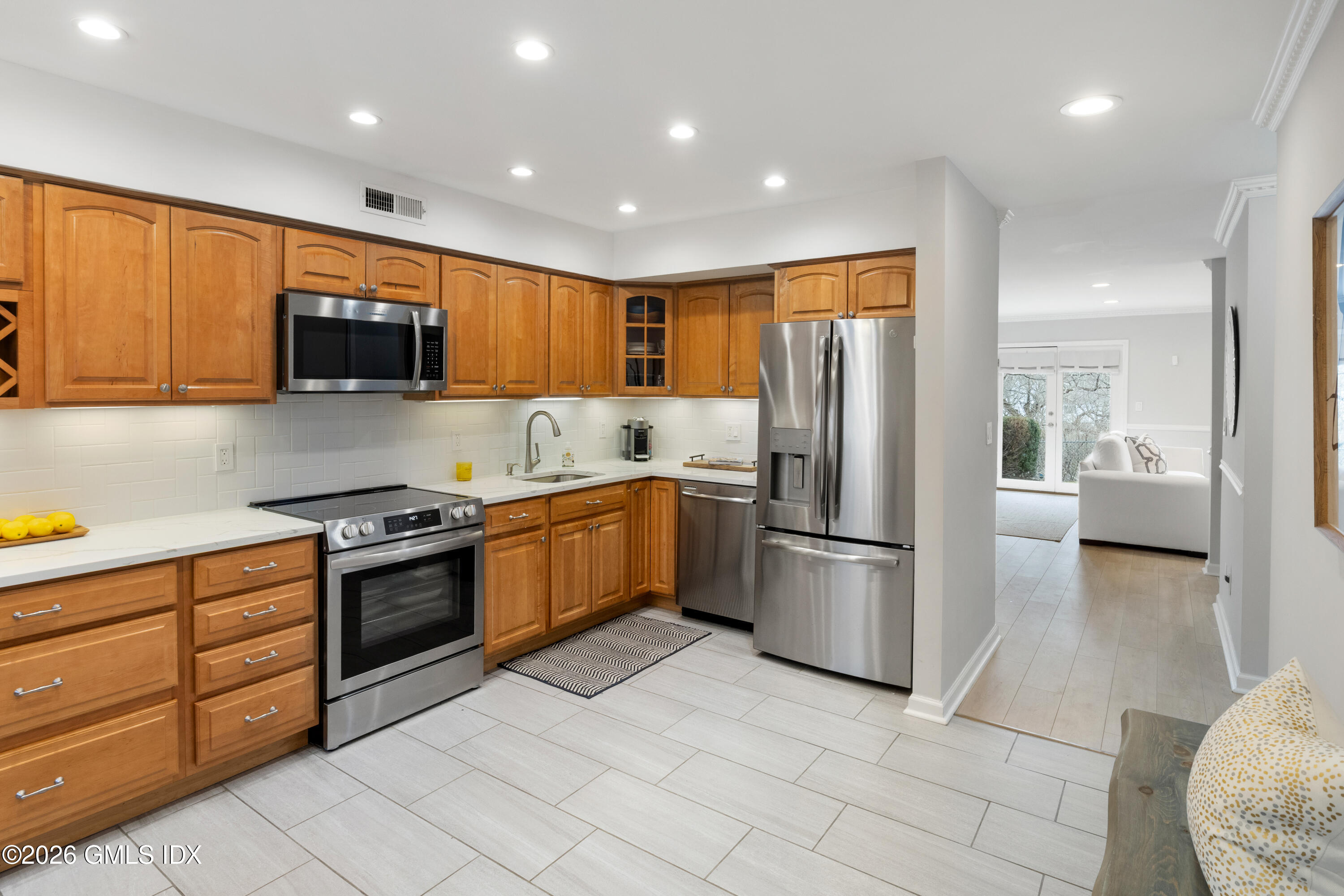 351 Pemberwick Road, Unit 505 Greenwich, CT 06831 - Photo 2 of 16 Kitchen