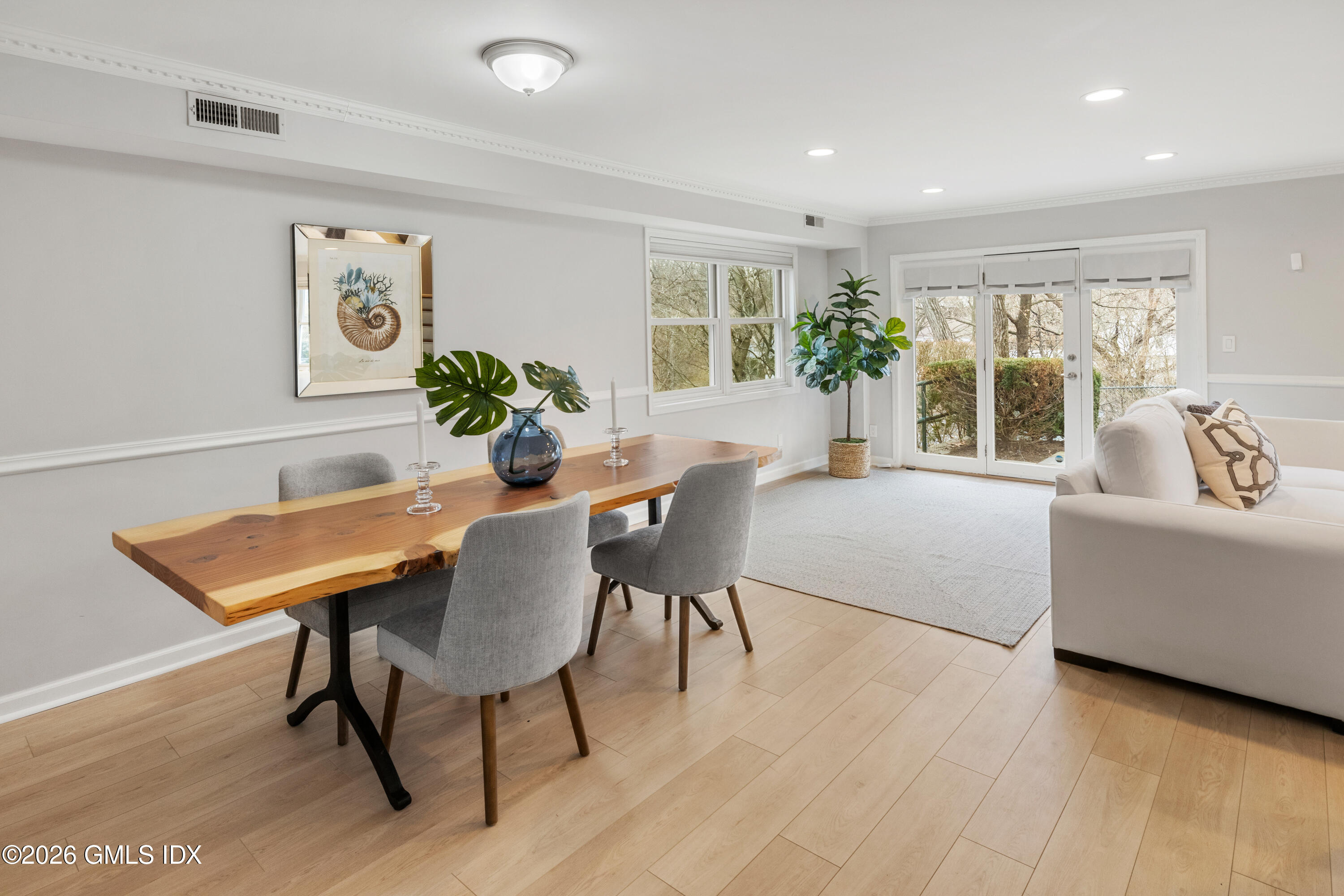 351 Pemberwick Road, Unit 505 Greenwich, CT 06831 - Photo 4 of 16 Dining area