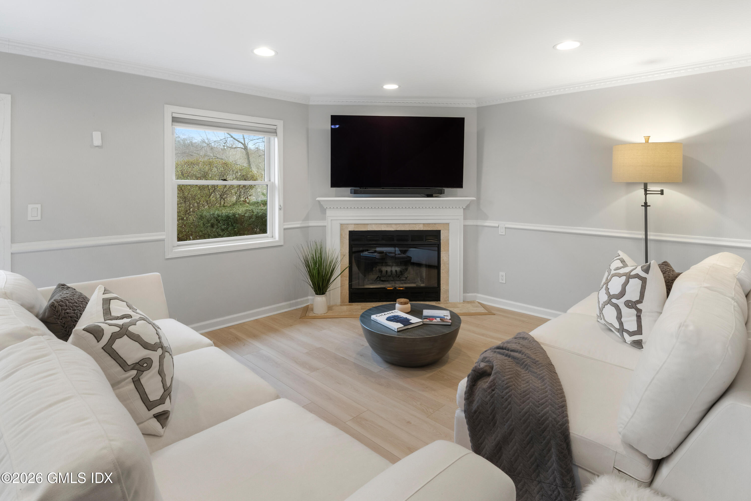 351 Pemberwick Road, Unit 505 Greenwich, CT 06831 - Photo 6 of 16 Living room