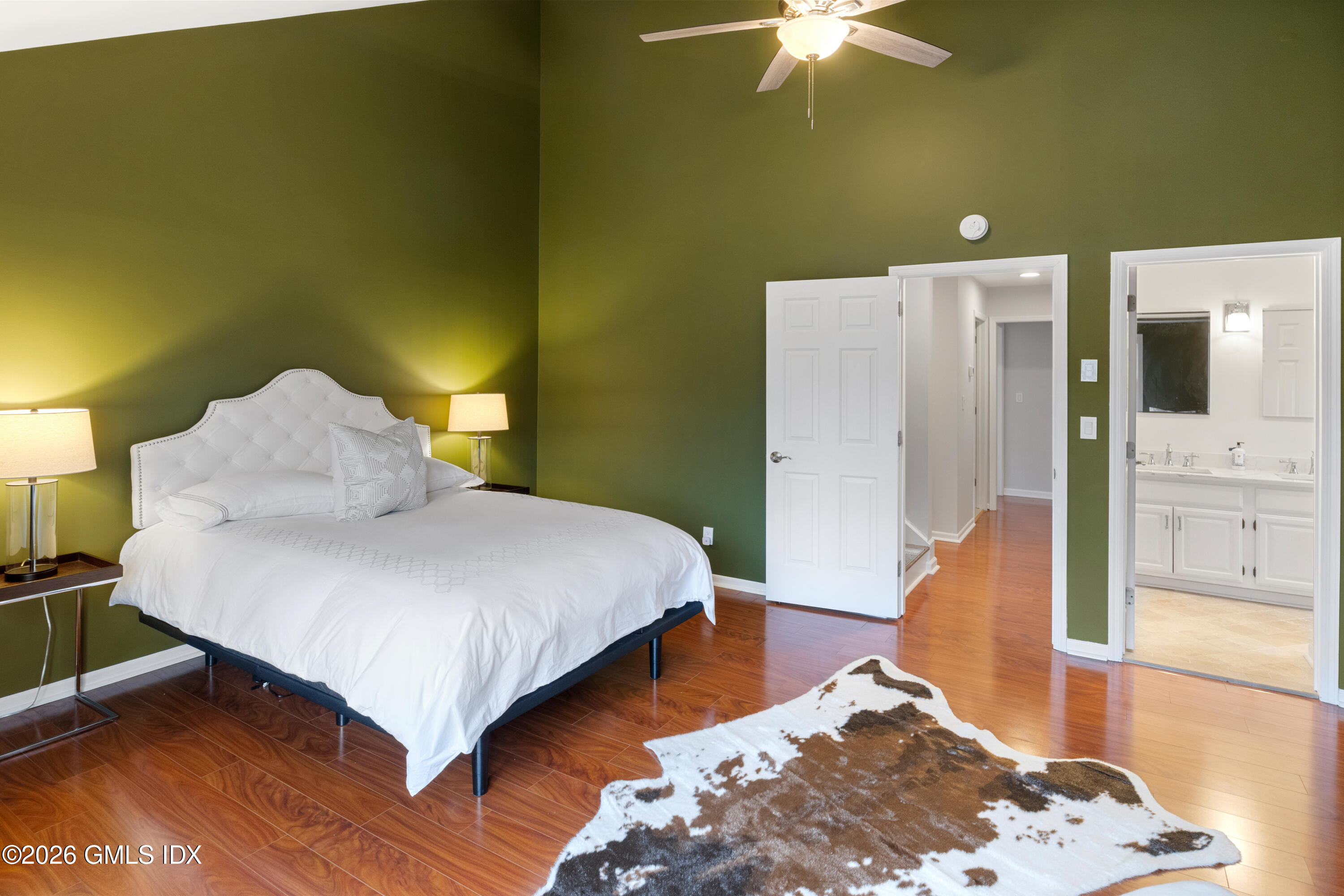 351 Pemberwick Road, Unit 505 Greenwich, CT 06831 - Photo 8 of 16 Primary Suite