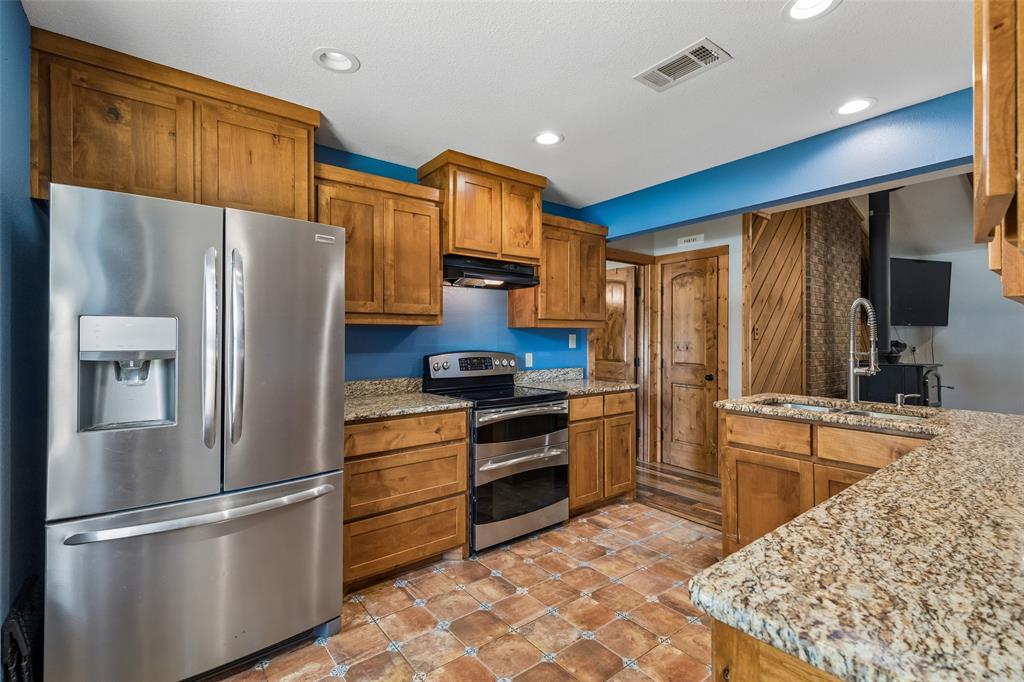 1111 Riley Road Whitesboro, TX 76273 - Photo 5 of 25 Gallery Image 5