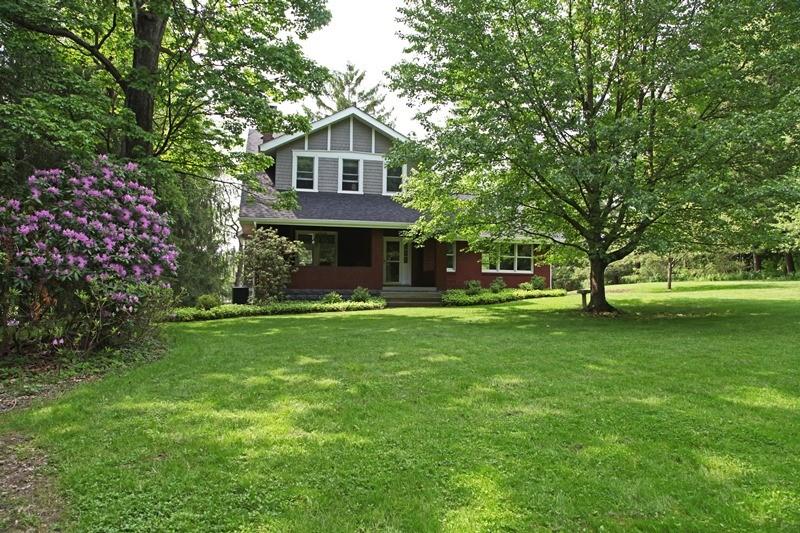 9511 Woodcrest Road Pittsburgh, PA 15237 - Photo 3 of 20 Gallery Image 3