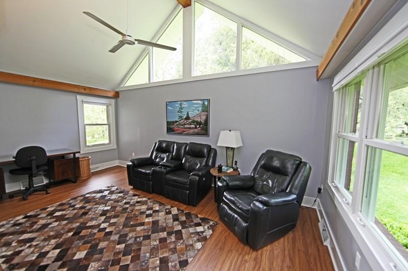 9511 Woodcrest Road Pittsburgh, PA 15237 - Photo 7 of 20 Gallery Image 7
