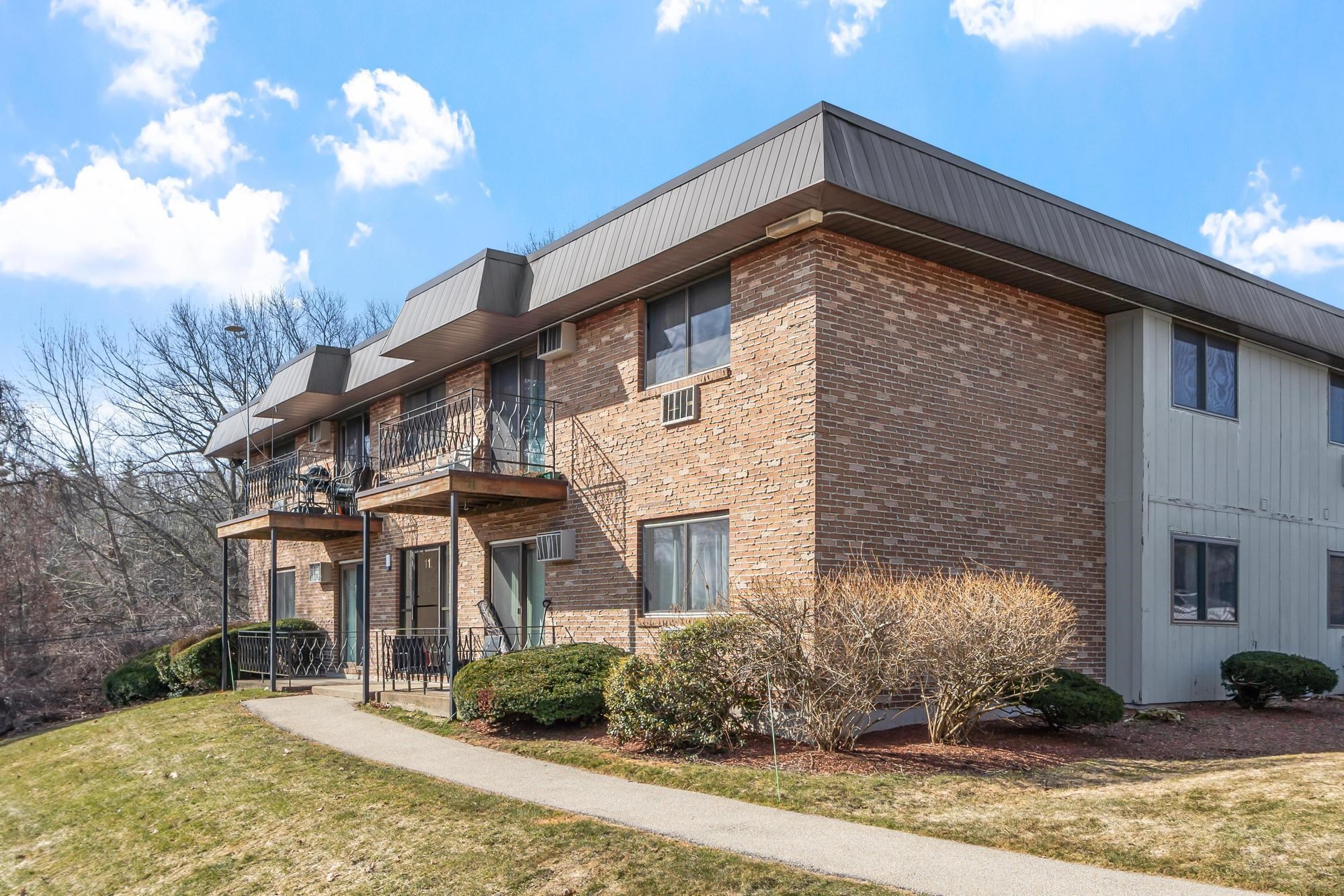 11 Strawberry Bank Road, Unit 5 Nashua, NH 03062 - Photo 2 of 30 Gallery Image 2