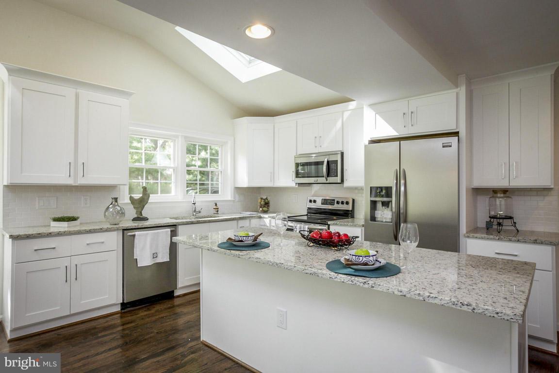 15440 Tindlay Street Silver Spring, MD 20905 - Photo 2 of 29 Kitchen