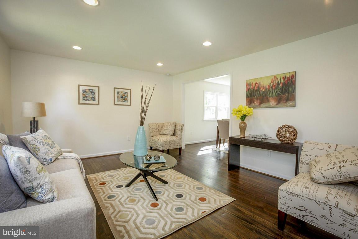 15440 Tindlay Street Silver Spring, MD 20905 - Photo 11 of 29 Living Room