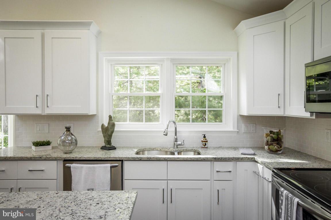 15440 Tindlay Street Silver Spring, MD 20905 - Photo 3 of 29 Kitchen