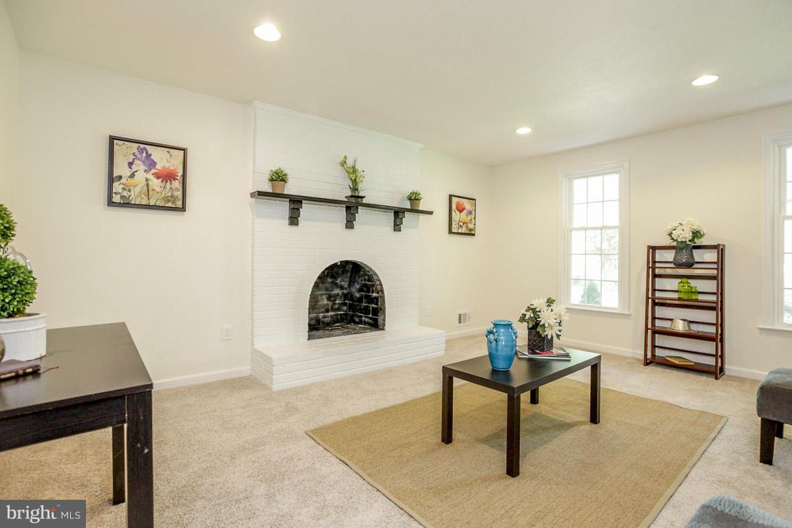 15440 Tindlay Street Silver Spring, MD 20905 - Photo 8 of 29 Living Room