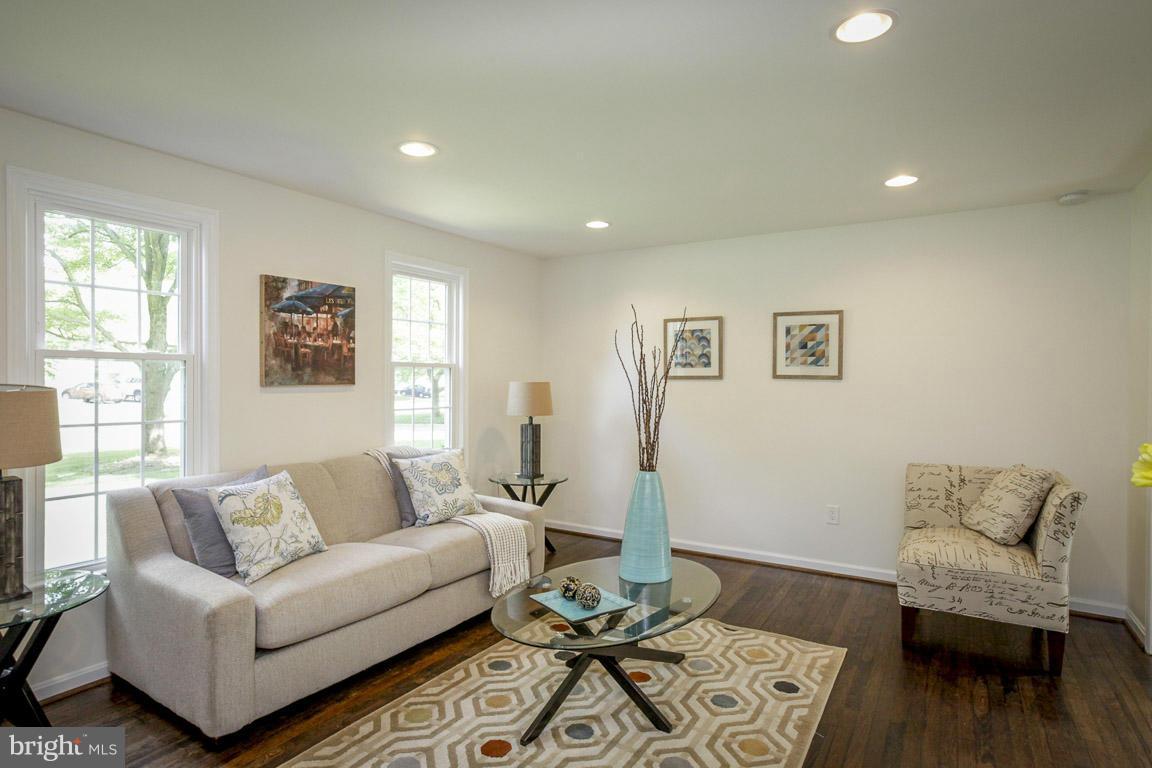 15440 Tindlay Street Silver Spring, MD 20905 - Photo 9 of 29 Living Room