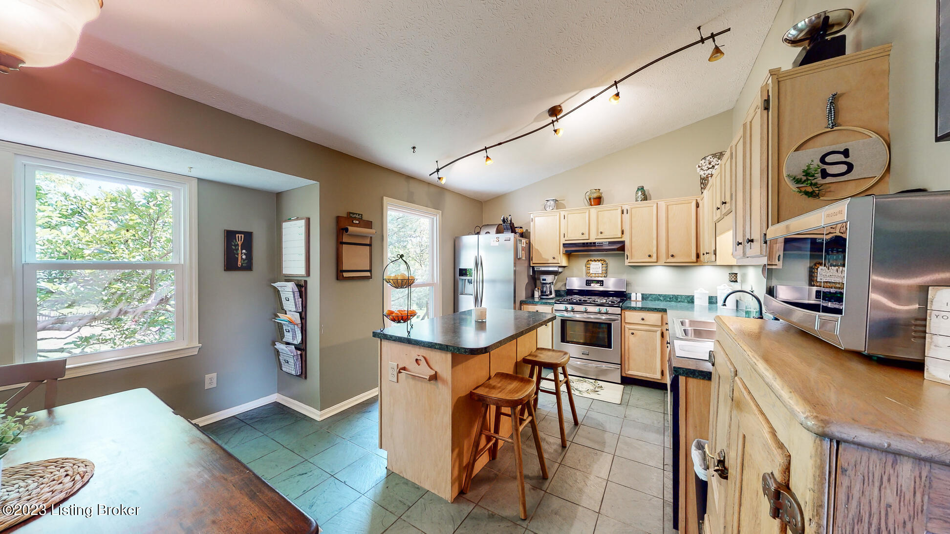 6017 Stone Bluff Road Louisville, KY 40291 - Photo 18 of 65 6017-Stone-Bluff-Rd_018