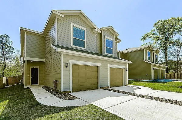$1,699 | 63 Woodland Hills Drive, Unit 1B, Conroe, TX 77303
