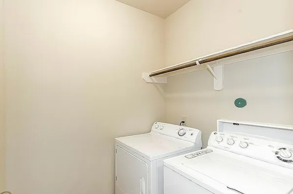 $1,699 | 63 Woodland Hills Drive, Unit 1B, Conroe, TX 77303