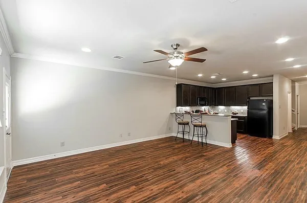 $1,699 | 63 Woodland Hills Drive, Unit 1B, Conroe, TX 77303
