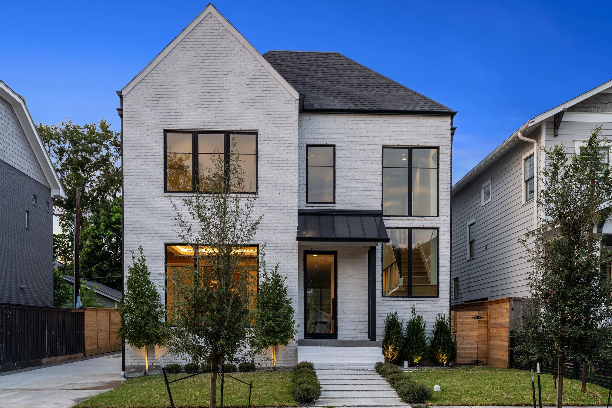 1023 Euclid Street Houston, TX 77009 - Photo 2 of 32 a front view of a house with garden