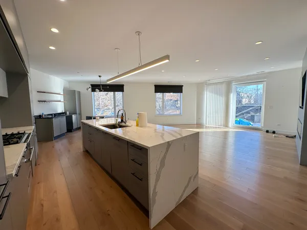 $5,750 | 550 North Ogden Avenue, Unit 2S, Chicago, IL 60642