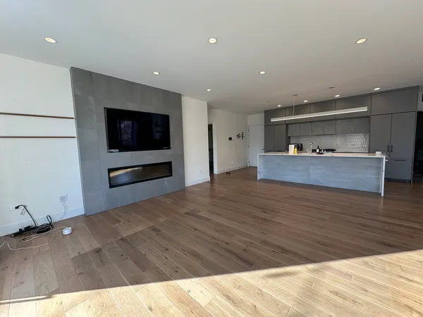 $5,750 | 550 North Ogden Avenue, Unit 2S, Chicago, IL 60642