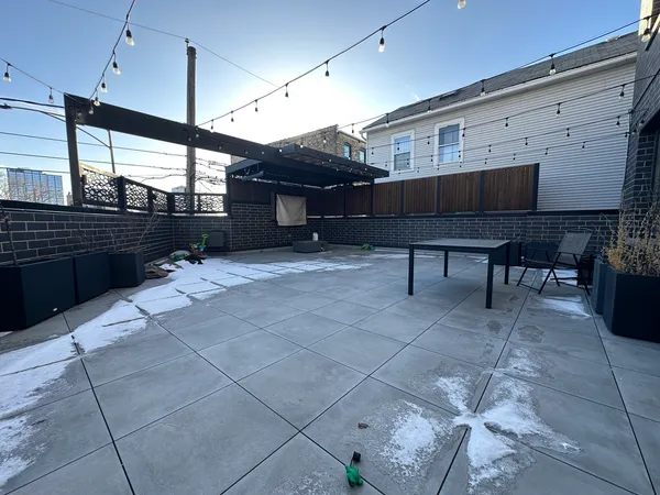 $5,750 | 550 North Ogden Avenue, Unit 2S, Chicago, IL 60642