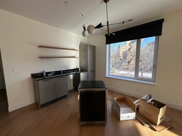 $5,750 | 550 North Ogden Avenue, Unit 2S, Chicago, IL 60642