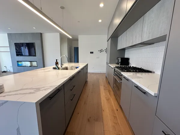 $5,750 | 550 North Ogden Avenue, Unit 2S, Chicago, IL 60642