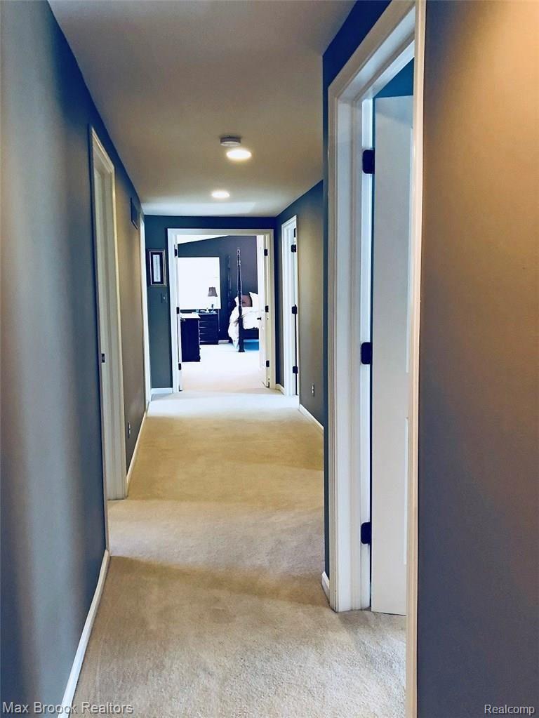2438 Worcester Road West Bloomfield, MI 48323 - Photo 19 of 26 Hallway