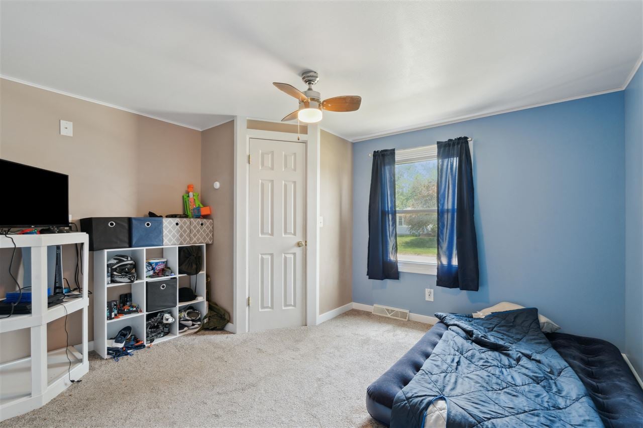 1026 Eisenhower Road Hiawatha, IA 52233 - Photo 10 of 29 Gallery Image 10
