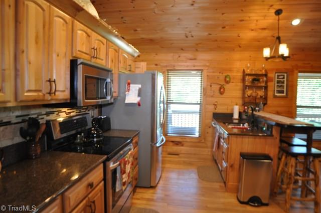 140 Tanglefoot Drive Purlear, NC 28665 - Photo 7 of 29