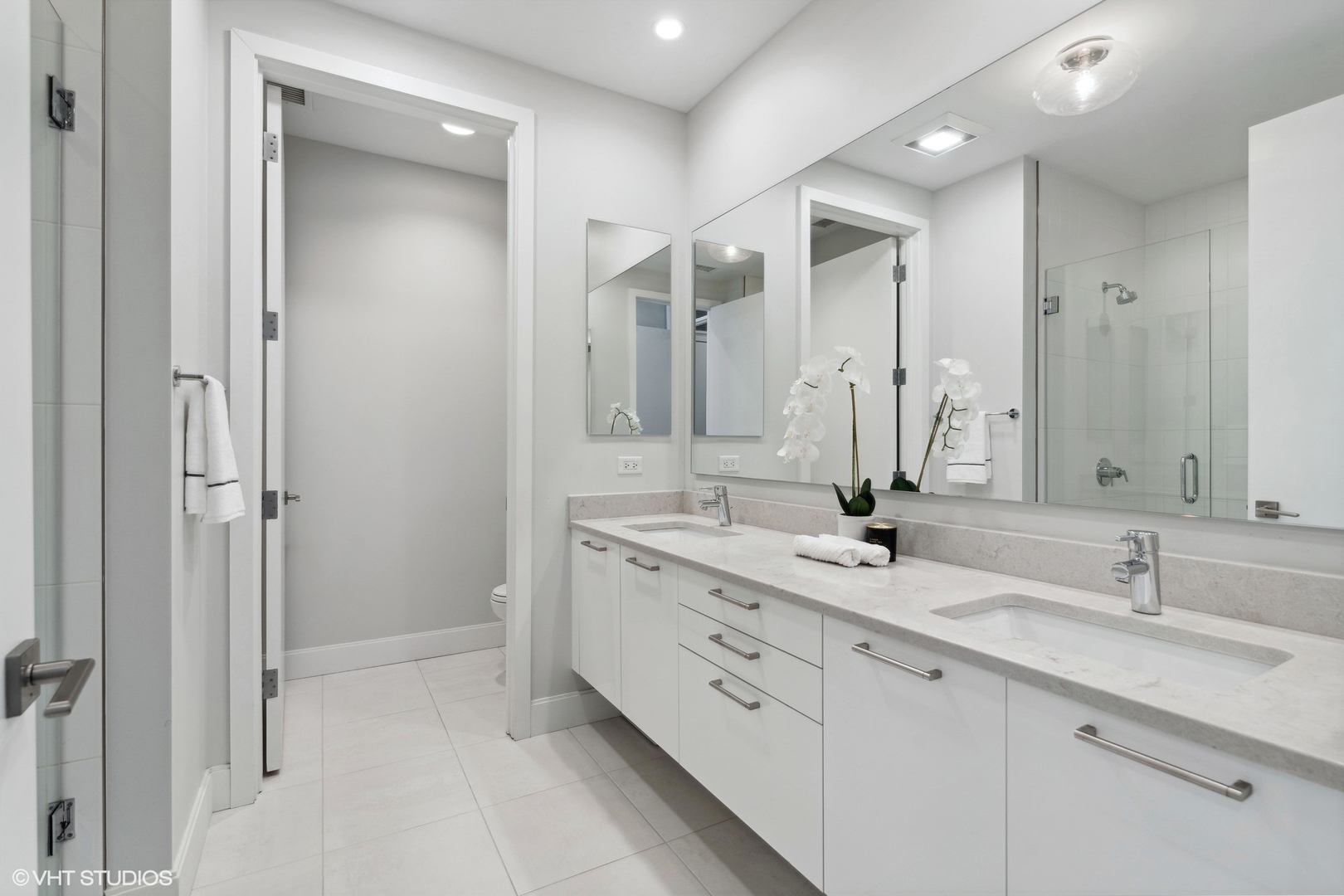 39 North Aberdeen Street, Unit PHN Chicago, IL 60607 - Photo 24 of 46 a bathroom with a double vanity sink mirror and double